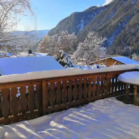 Chalet Les Mesanges Шале *